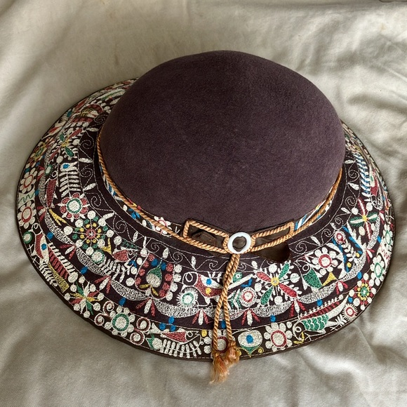 Felt embroidered hat - Picture 6 of 8